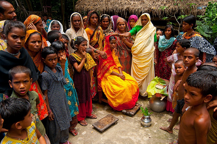 Barguna, Bangladesz: panna młoda podczas przygotowań do ślubu (Indie i Bangladesz 2010 - imprezy masowe i inne śluby)